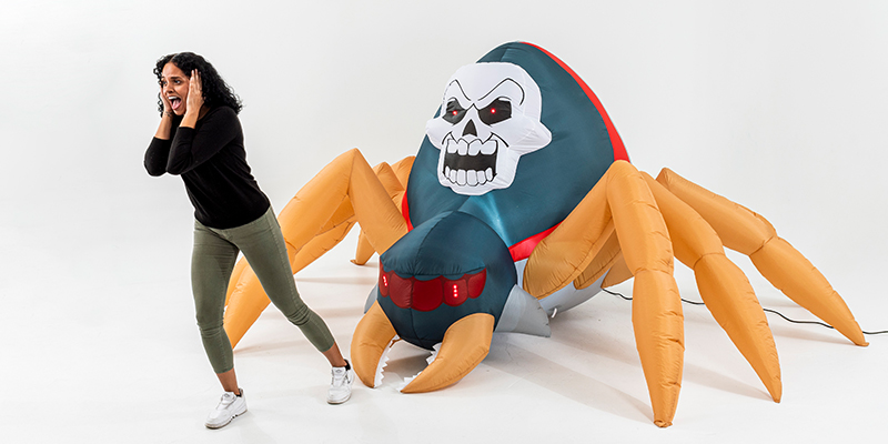 creative-halloween-inflatable-interactive-games