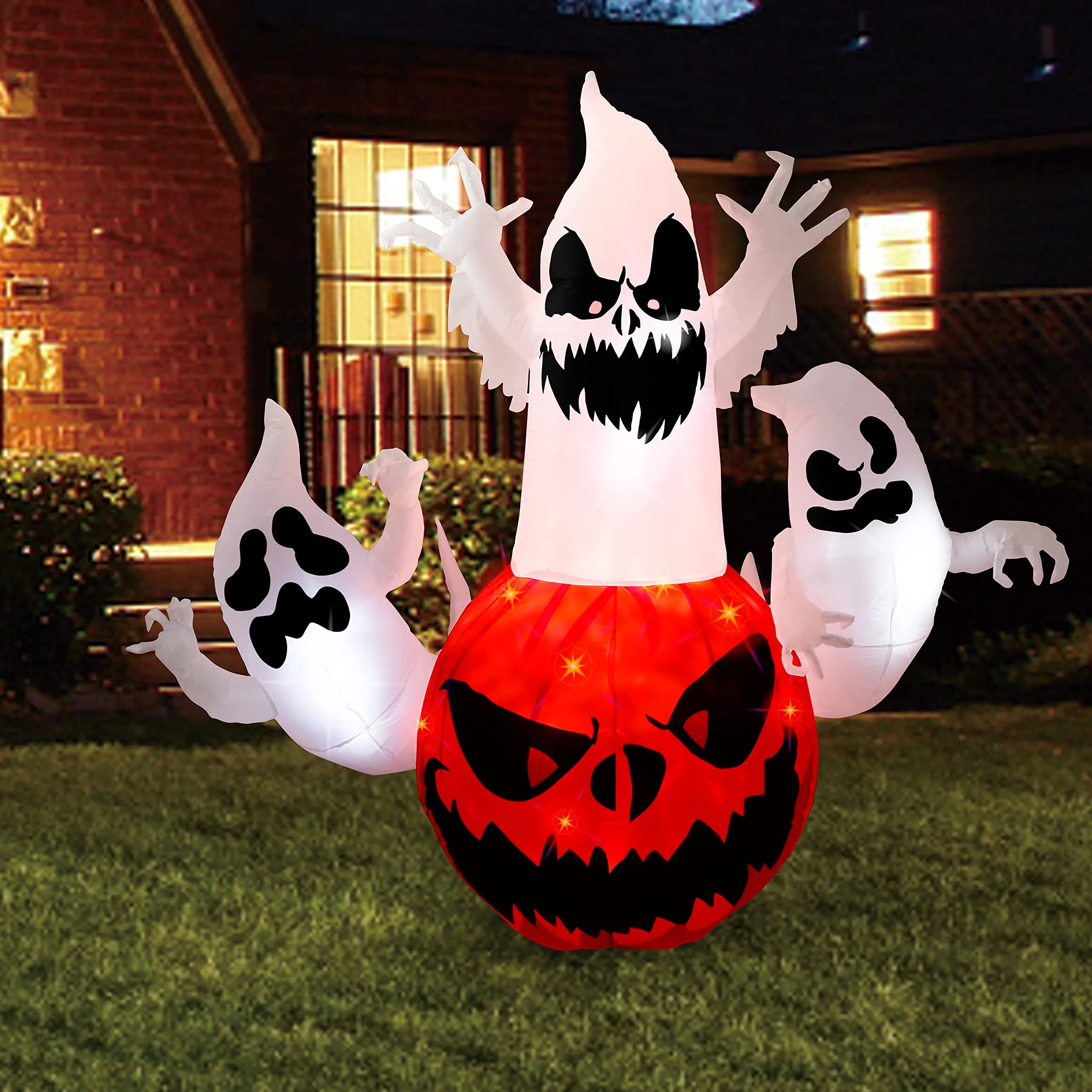 You are currently viewing Inflatable Halloween Decorations: Spooktacular Yard Decor Ideas