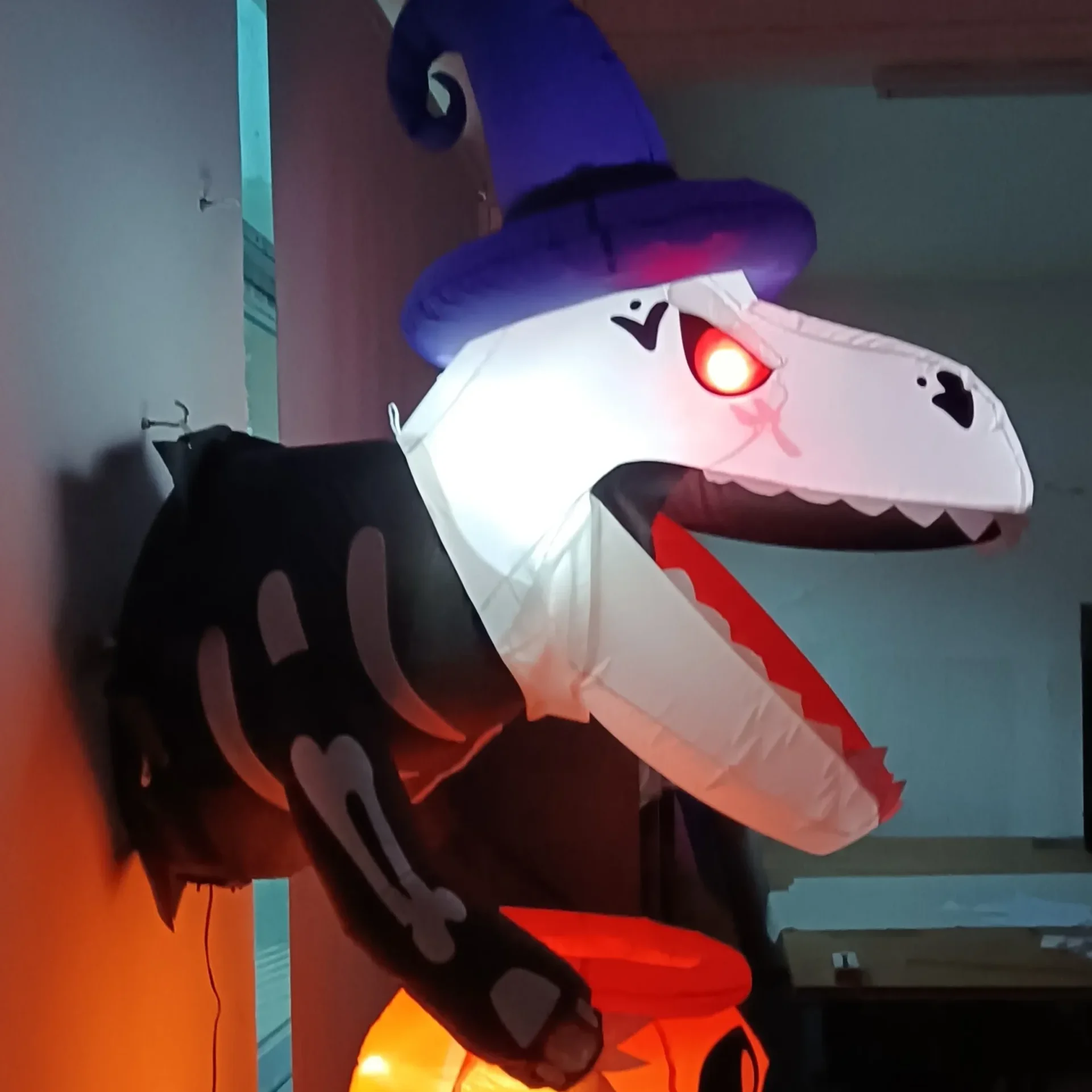 dinosaur-animated-halloween-inflatable-window-breaker